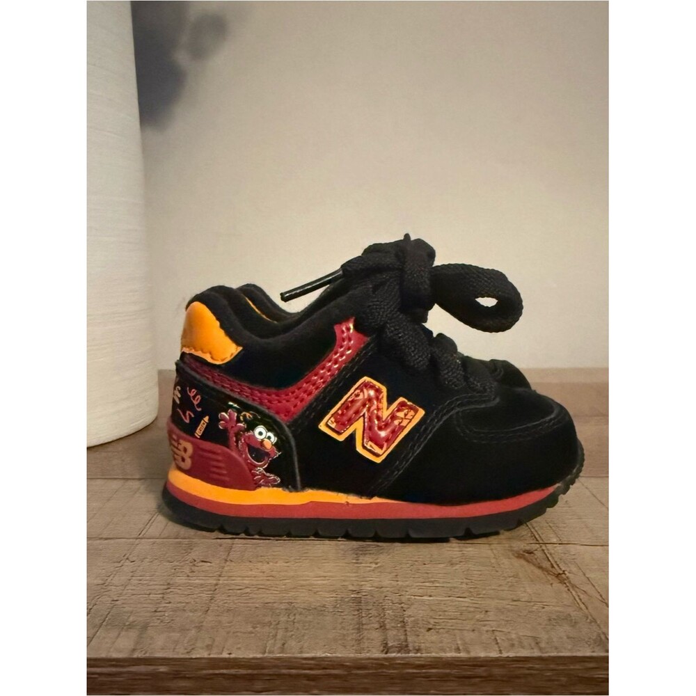 NWOB New Balance 574 X Sesame Street Elmo